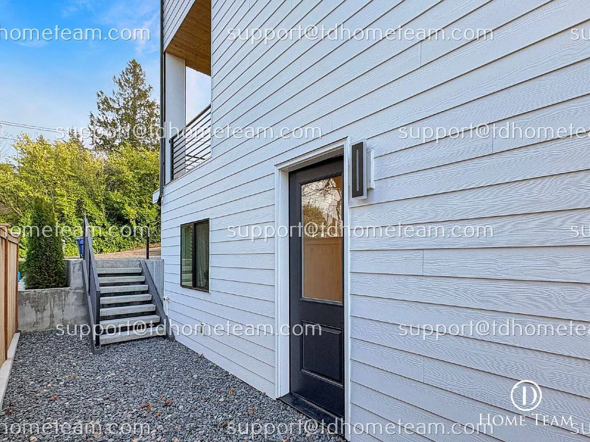 2511 Locust Ave W in Tacoma, WA 98466 — Photo 3
