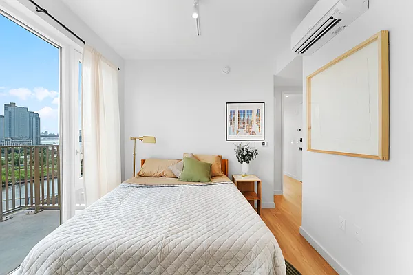 Rented by Quay Plaza LLC | media 14