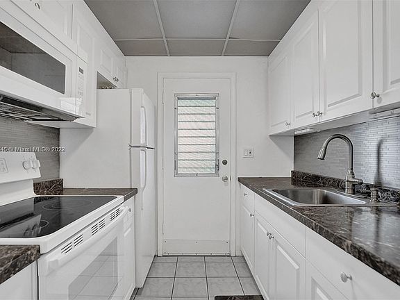 3rd image of 17090 NE 14th Ave APT 306