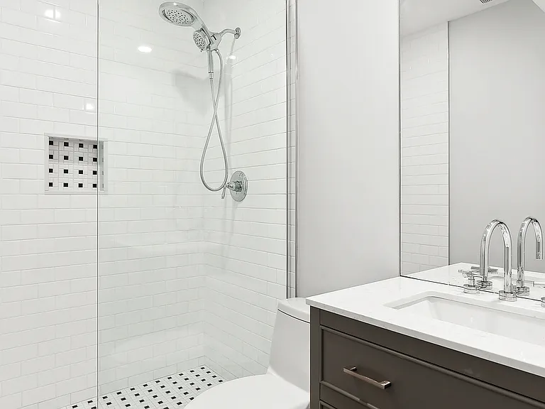 128 Jermain Ave — Photo 16