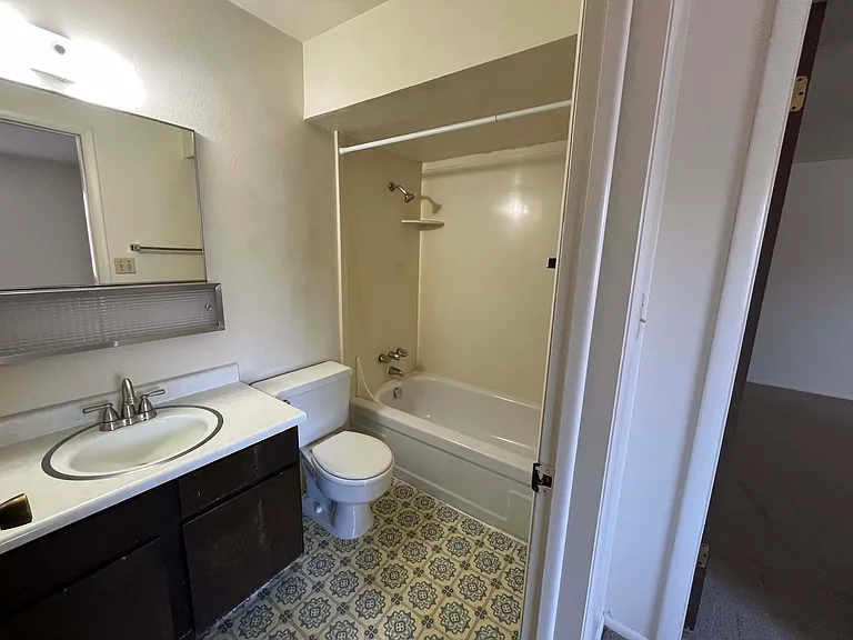 616 N Main St — Photo 7