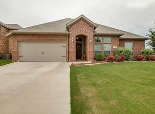 650 Plum Dr, Burleson, TX 76028