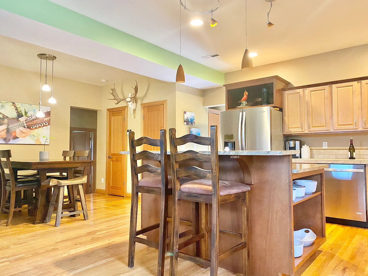 5 bed, 2600 sqft, $3,600 — Photo 4