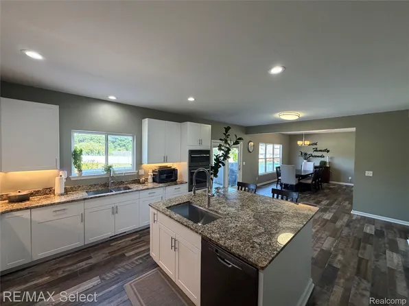 452 Lydia Ln, Linden, MI 48451