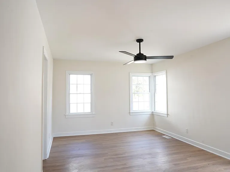 1117 Denny St — Photo 4