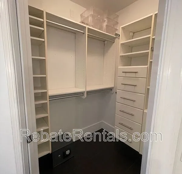 320 N 1st St #813 — Photo 37