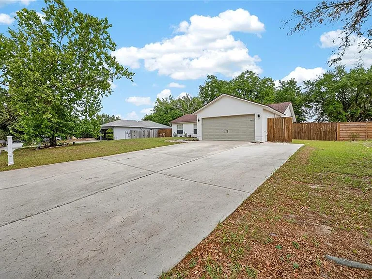10748 Siena Dr — Photo 2