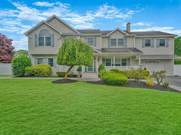 2 Wilton Court, Great River, NY 11739
