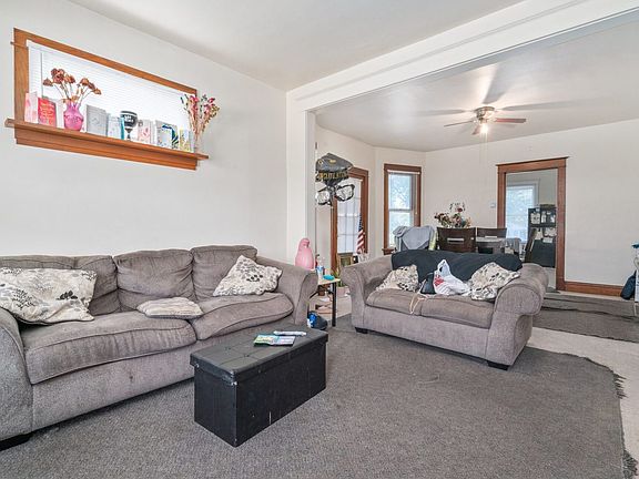 3rd image of 16052 Woodlawn West Ave