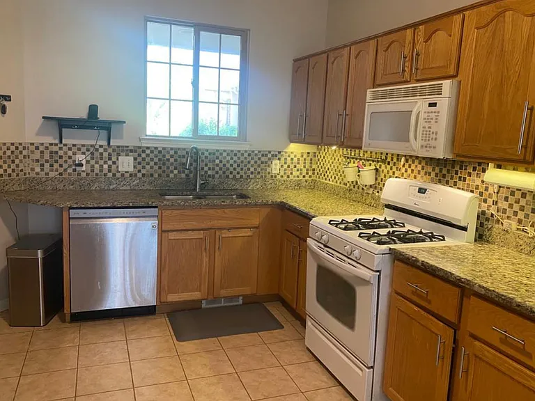 1083 Maya Ct — Photo 5