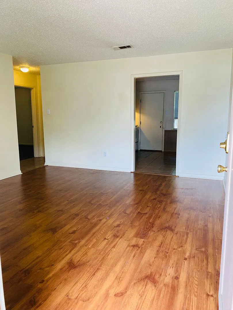 292 W. Claiborne Monroeville — Photo 2