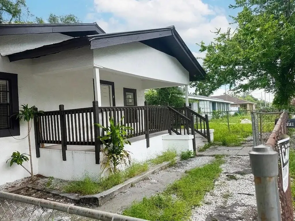 3 bed, 1.0 bath, 1200 sqft, $1,950 — Photo 2