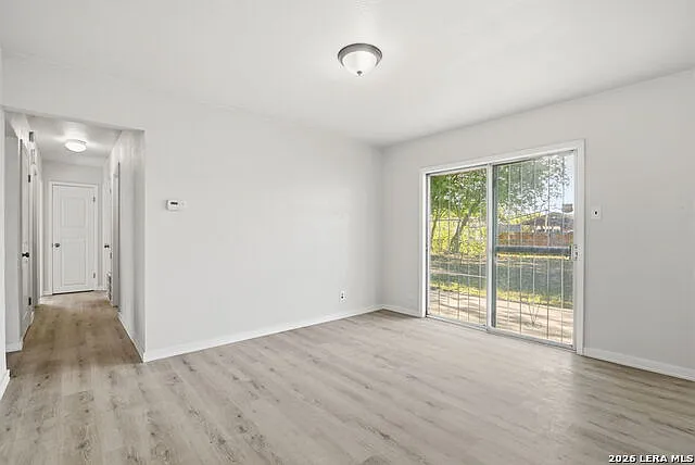 4606 Hollyspring Dr — Photo 4