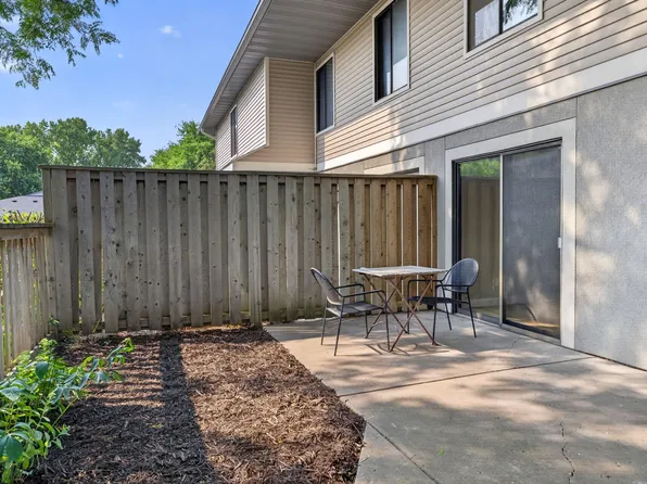 1211 Trailwood S, Hopkins, MN 55343