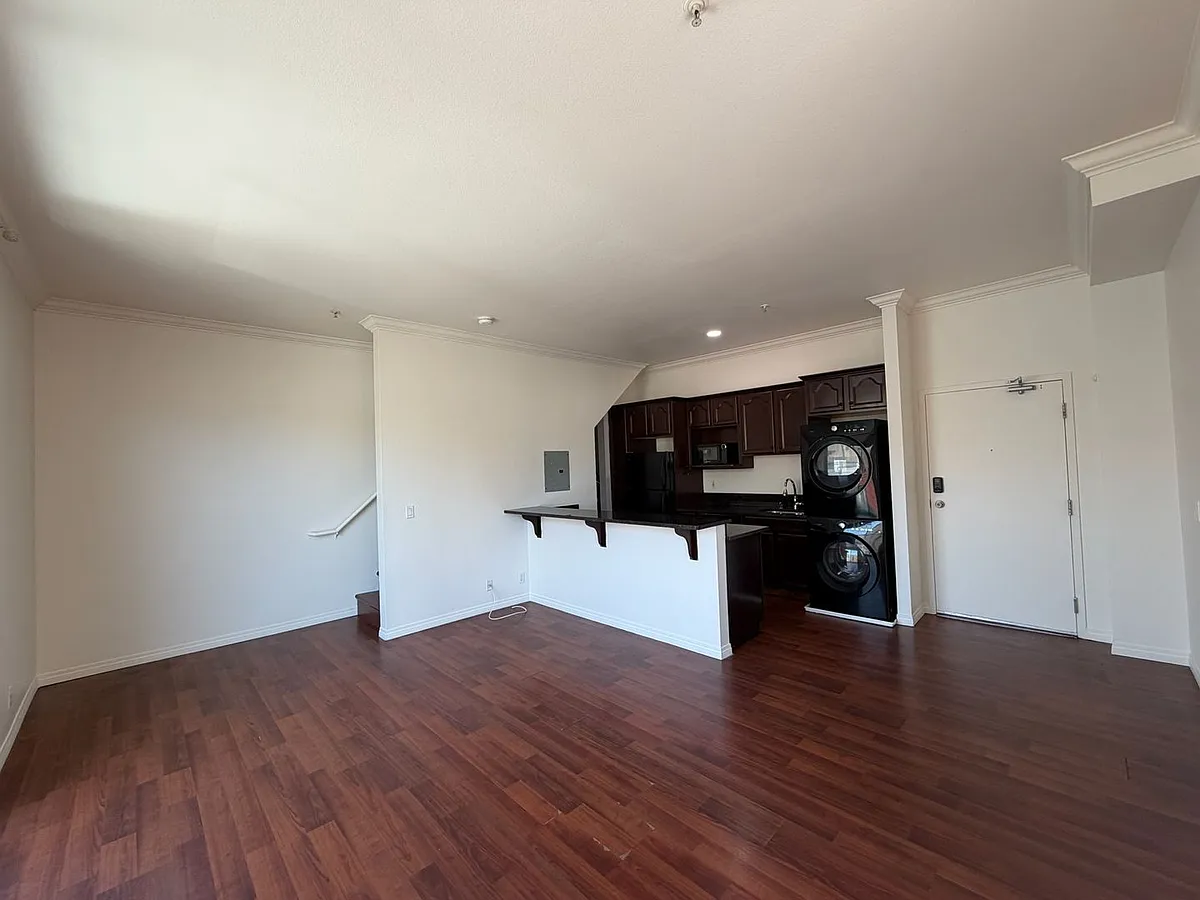 Building Photo - 948 G St #24