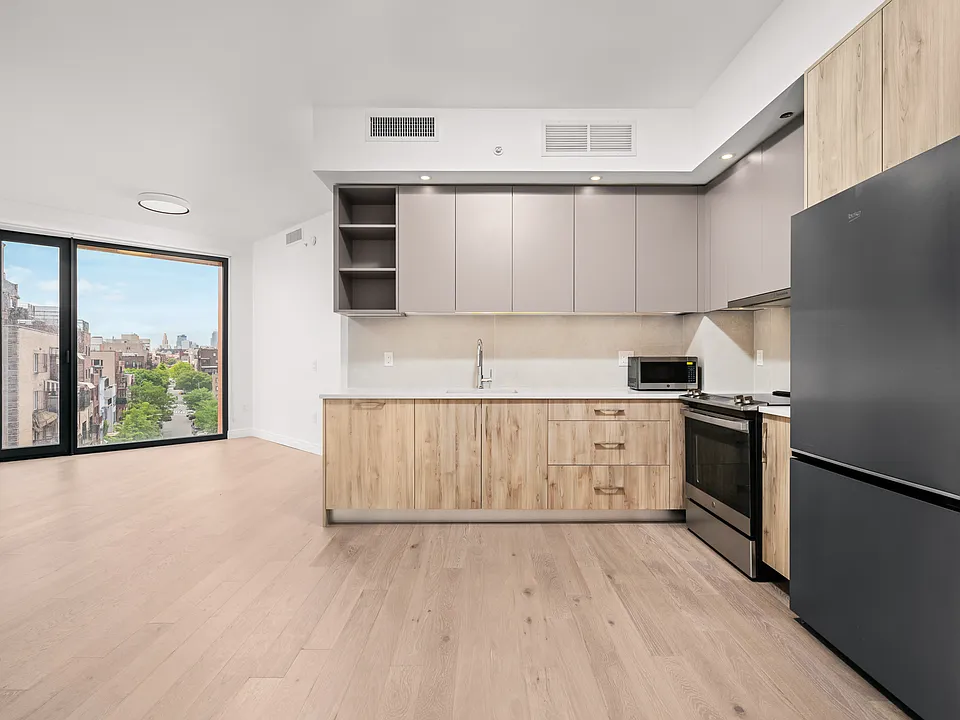 255 Lorimer St #640