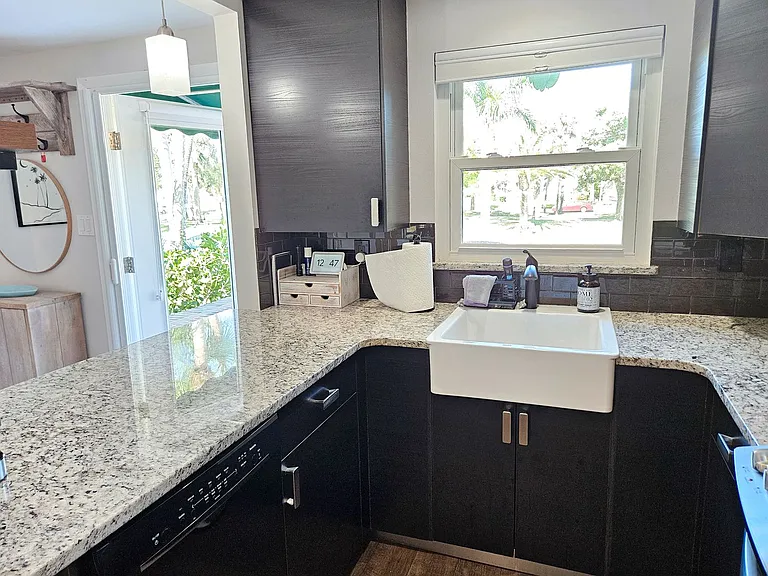 713 W Venice Ave — Photo 31