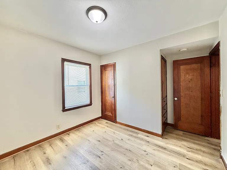 1029 McKinley Ave — Photo 10