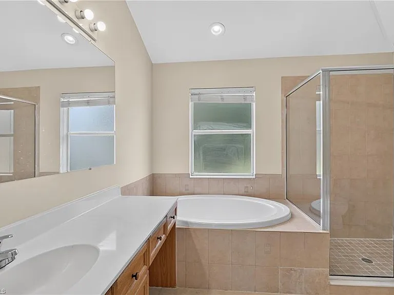 523 SE 25th Ln — Photo 20
