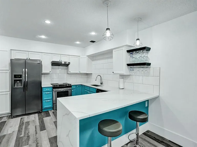 708 NE 24th Ave — Photo 5