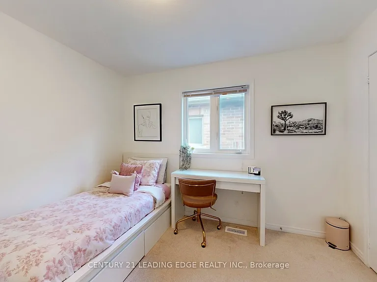 1574 Edgecroft Dr — Photo 26