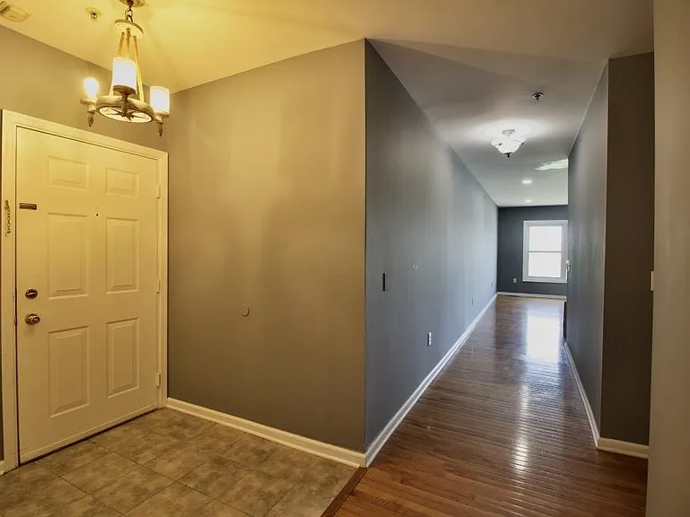 340 The Promenade — Photo 11