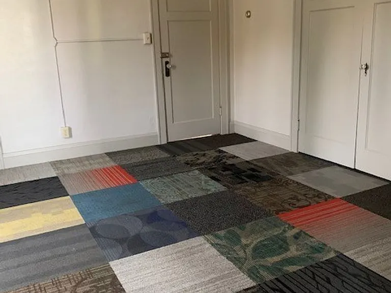 421 University Ave W — Photo 9