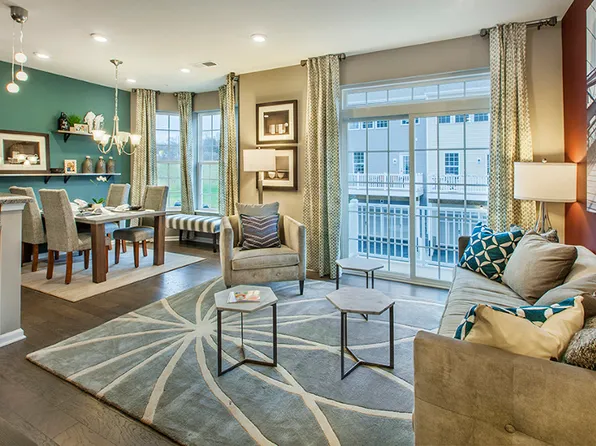 24 Dahlia Ln, Garfield, NJ 07026