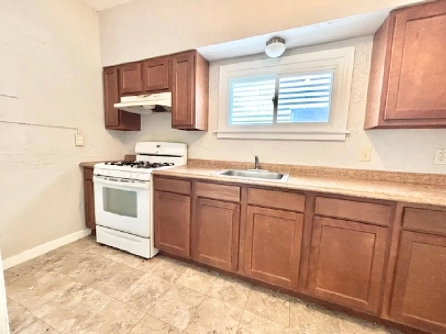 3 bed/ 1 bath House Pitcairn, PA 15140 — Photo 3
