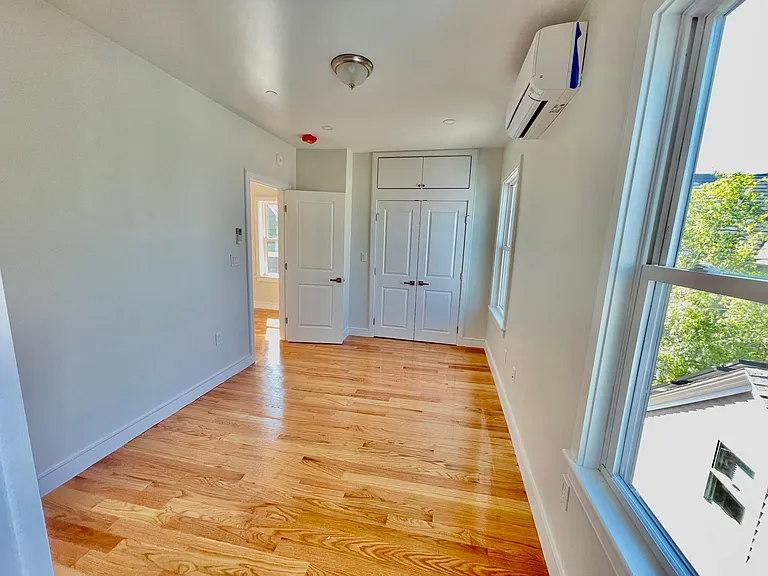 40 Thorndike St — Photo 8