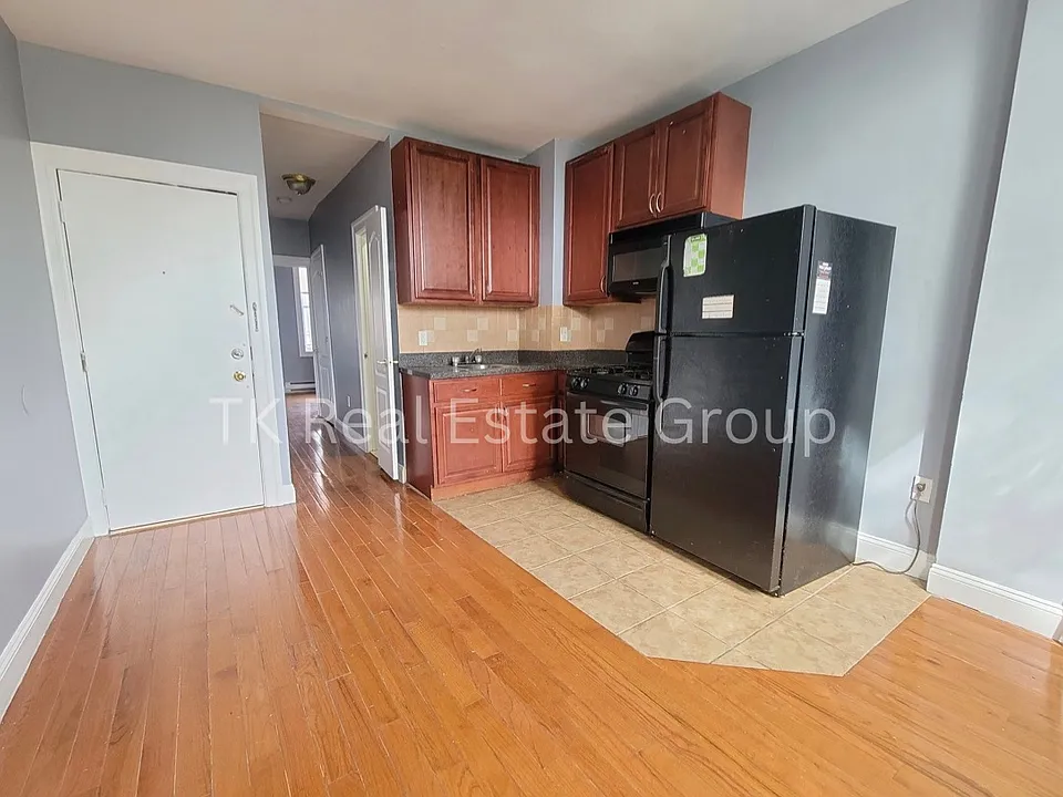 305 49th St #14