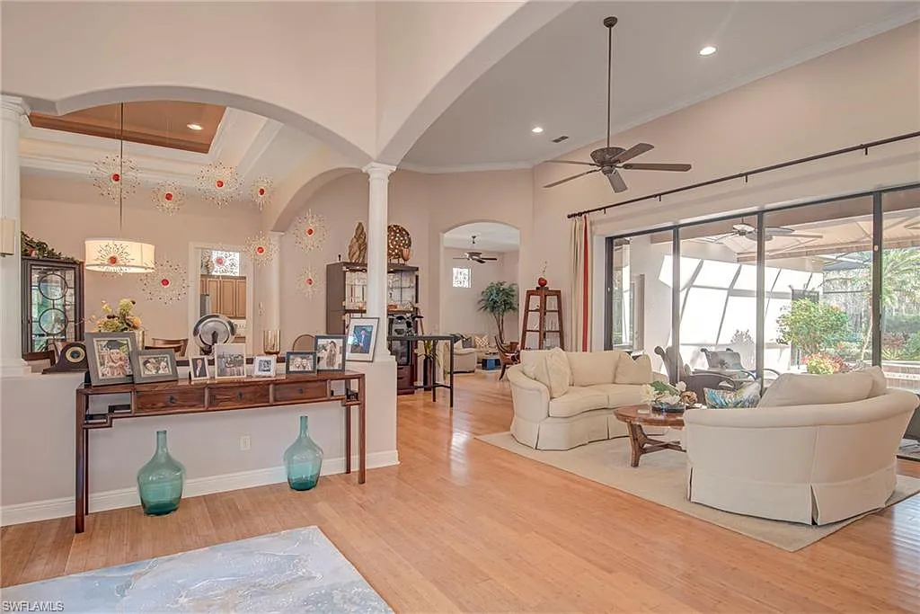 3 bed, 3.0 bath, 2990 sqft, $13,500 — Photo 3