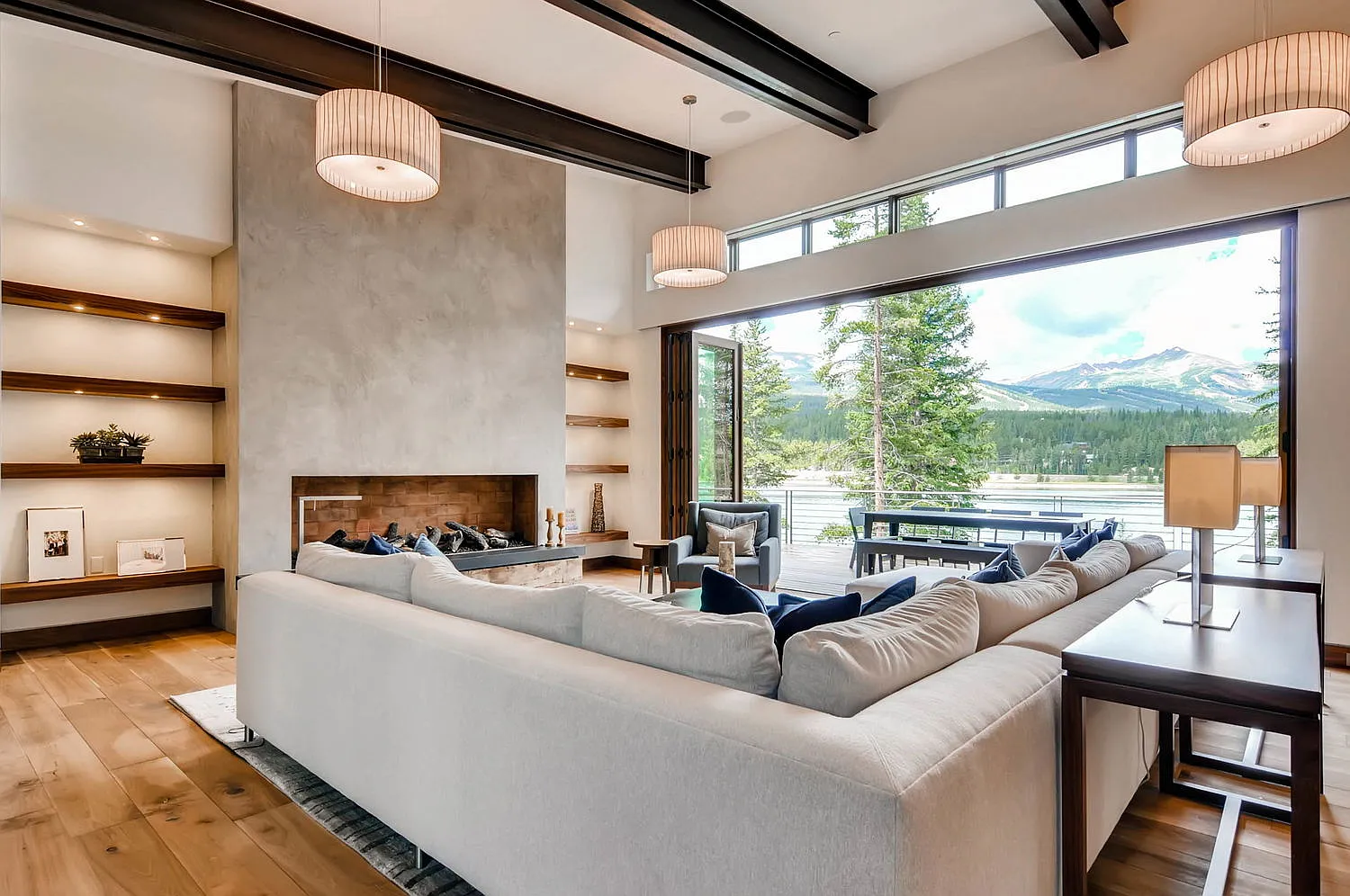 5 bed, 8415 sqft, $45,000 — Photo 1