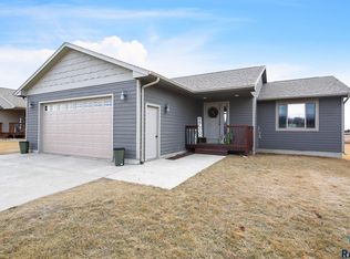 505 Sara C St, Garretson, SD 57030
