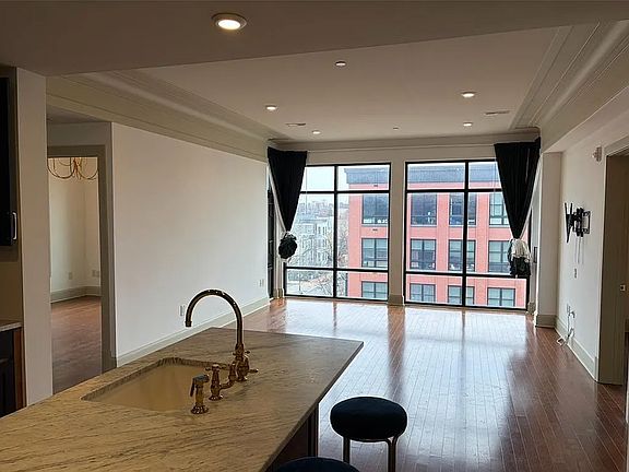 4th image of 1301 H St NE #Penthouse 7