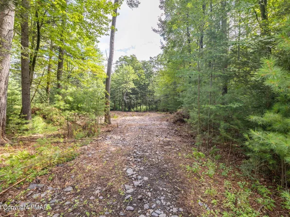 142 Helene Ter, Stroudsburg, PA 18360