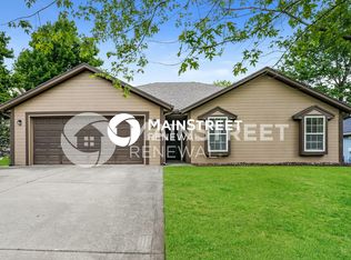 820 SW Meadowood Dr, Grain Valley, MO 64029