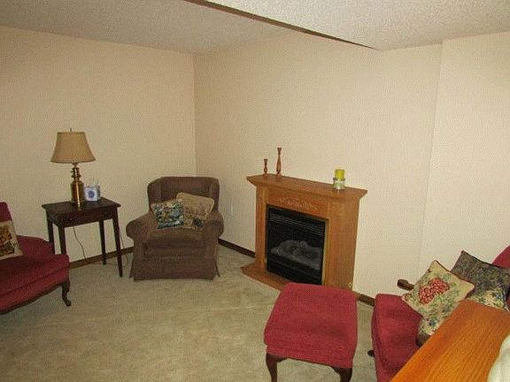 3rd image of 115 Broadmoor Dr