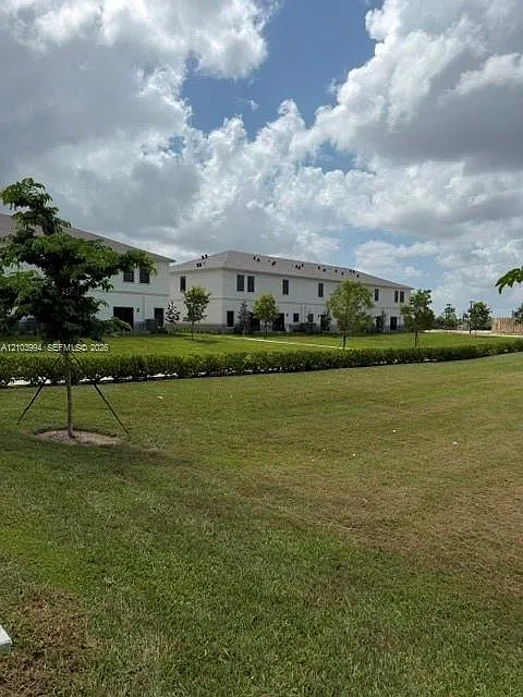 3 bed, 2.5 bath, $2,550 — Photo 3