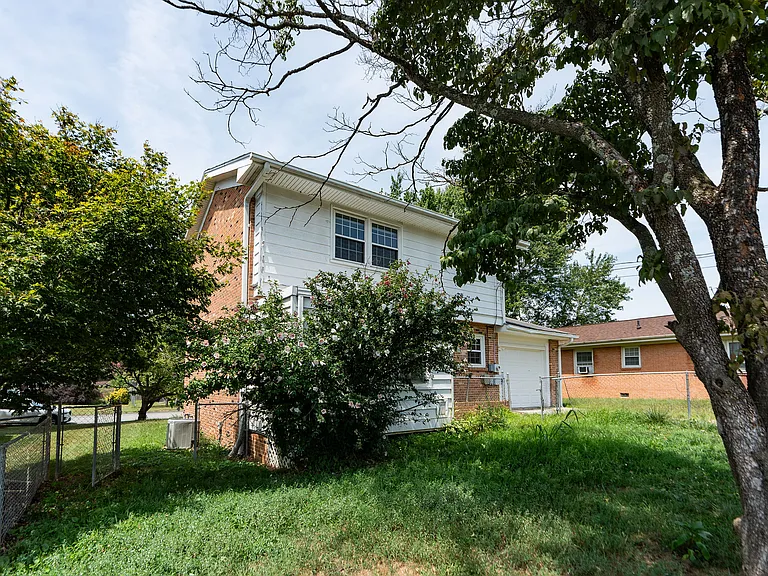 921 Dogwood Cir — Photo 27