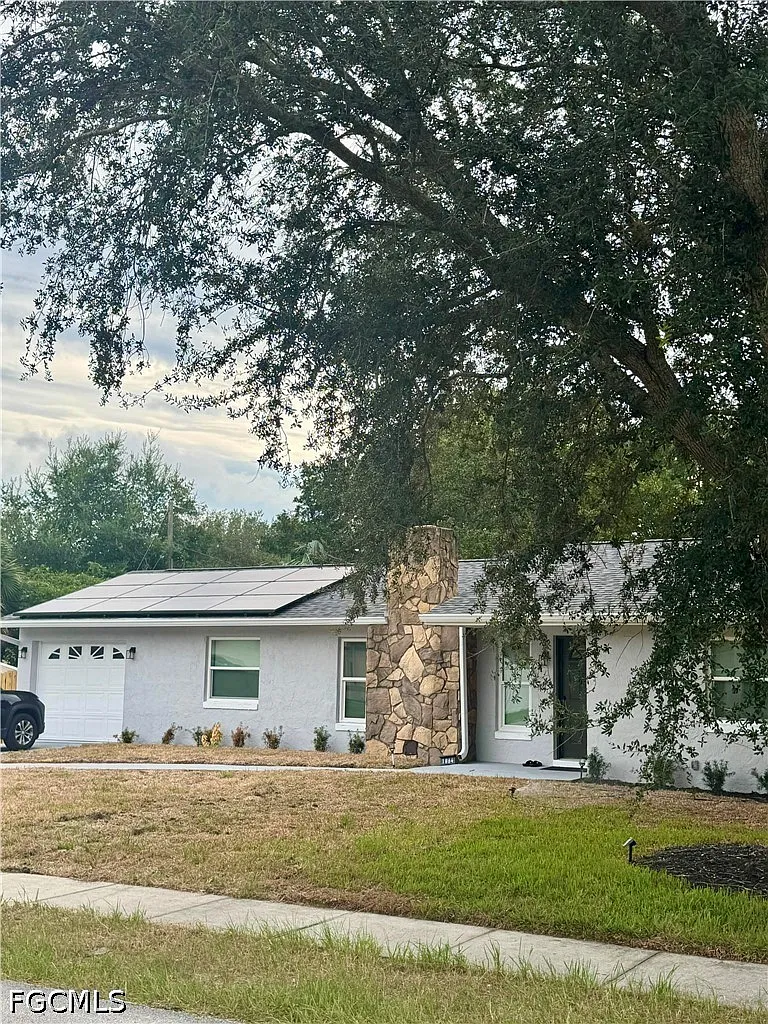 3 bed, 2.0 bath, 1264 sqft, $2,300 — Photo 2