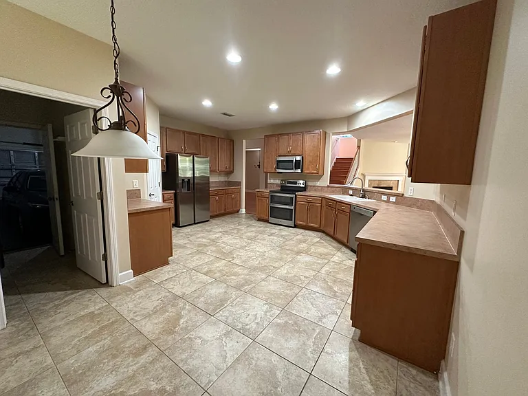 617 Spruce Creek Rd — Photo 5