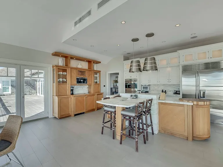 19 Dune Rd — Photo 8