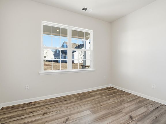 5th image of 717 Hadley Pl