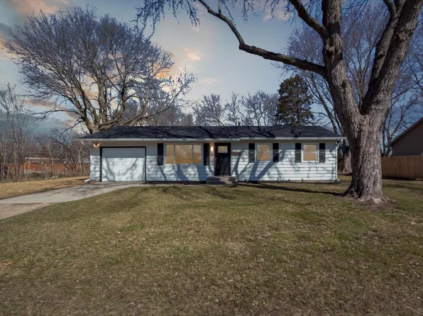 1028 Bunting Dr, Machesney Park, IL 61115