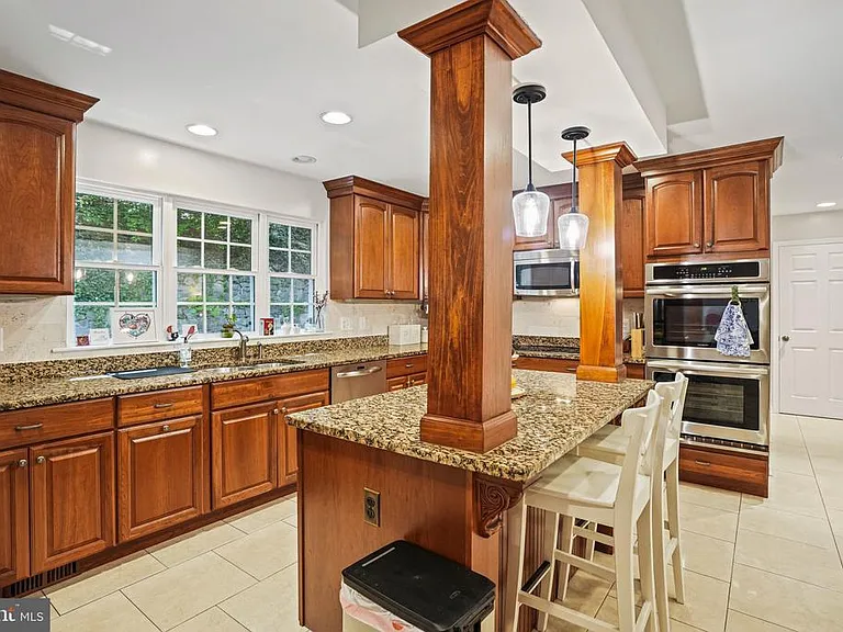 6117 Larstan Dr — Photo 8