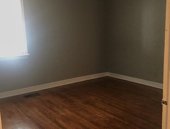 3rd image of 2434 Woodlawn St