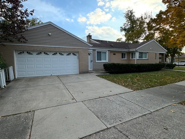 7225 N East Prairie Rd, Lincolnwood, IL 60712