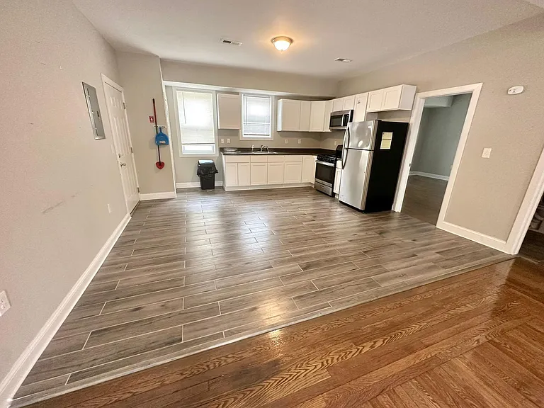 151 Howard Ave #2R — Photo 3