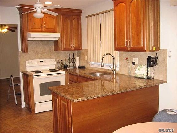 3rd image of 22 Brookfield Ln